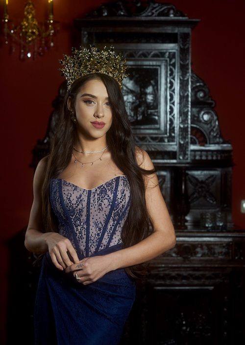 Love this photo😍 The only way to do great work is to love what you do❤️A gorgeous crown of @ila
